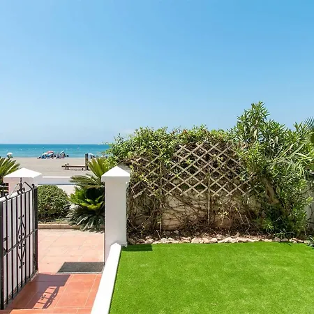 Frontline Vacation A86 3 Apartment