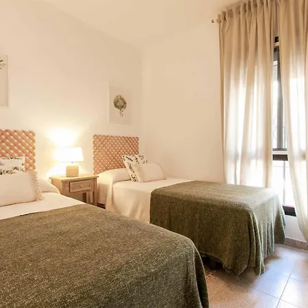 Frontline Vacation A86 3 Apartment